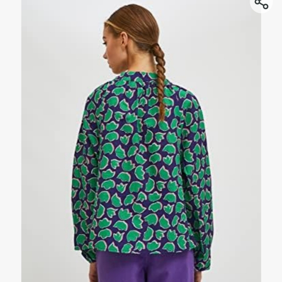 Leaf print shirt. 100% cotton. Medium - Picture 2 of 6